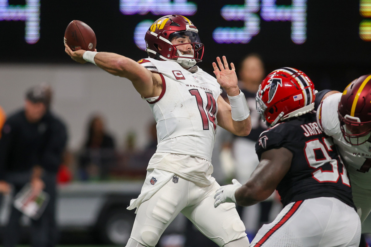 Washington Commanders quarterback Sam Howell (14) throws a pass against the Atlanta Falcons in the first quarter at Mercedes-Benz Stadium.