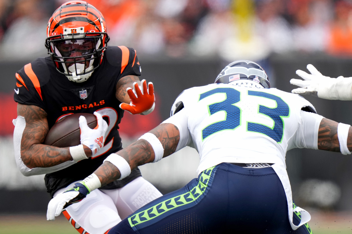 Cincinnati Bengals running back Trayveon Williams (32) runs downfield after completing a catch in the first quarter against the Seattle Seahawks at Paycor Stadium.