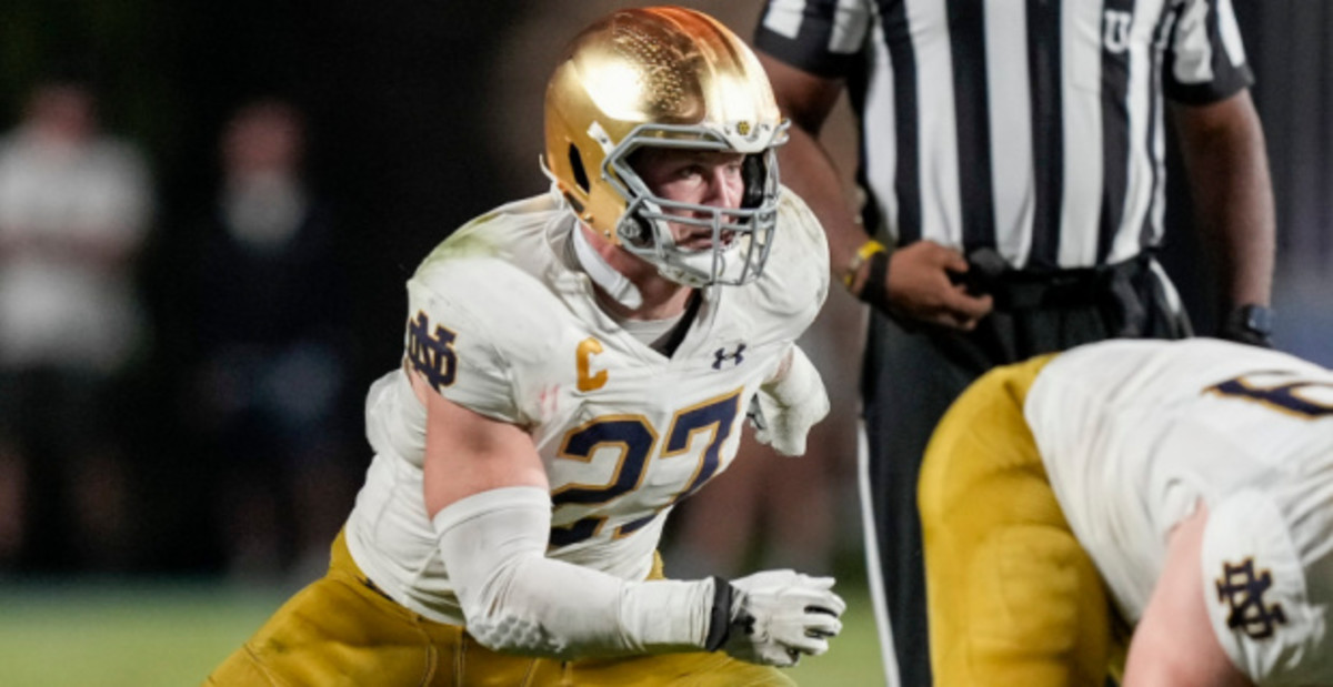Notre Dame Fighting Irish linebacker JT Bertrand on a play during a college football game.