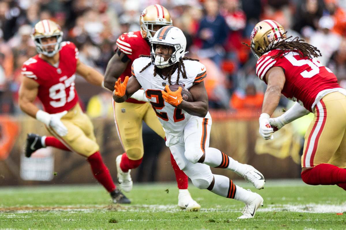 Oct 15, 2023; Cleveland, Ohio, USA; Cleveland Browns running back Kareem Hunt (27) runs the ball against the San Francisco 49ers during the third quarter at Cleveland Browns Stadium.
