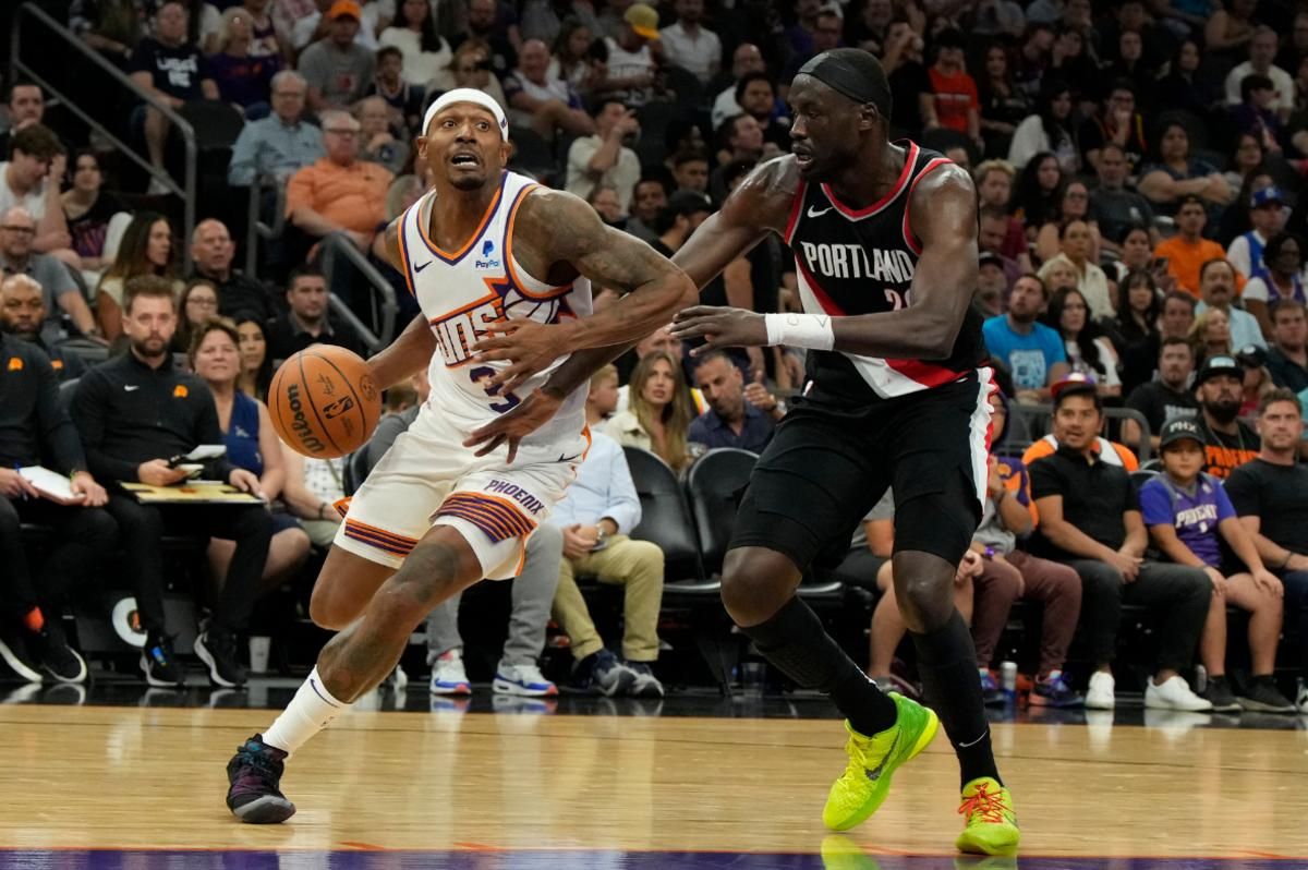 Phoenix Suns guard Bradley Beal (3) drives on Portland Trail Blazers center Duop Reath (26) in the first half at Footprint Center.