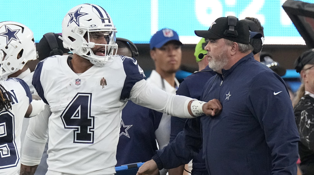 Cowboys quarterback Dak Prescott talks with head coach Mike McCarthy on the sideline