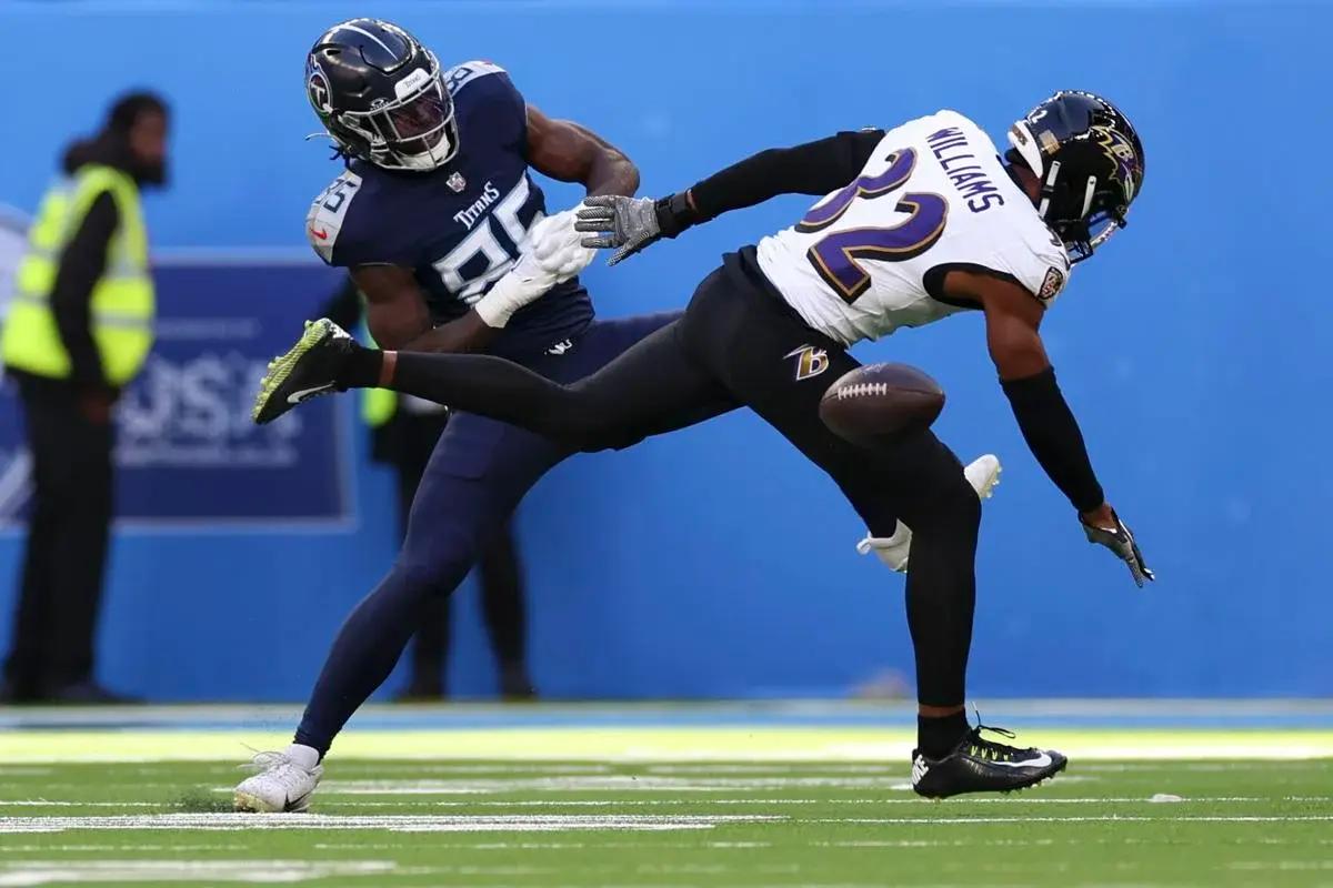 Baltimore Ravens safety Marcus Williams and Tennessee Titans tight end Chigoziem Okonkwo