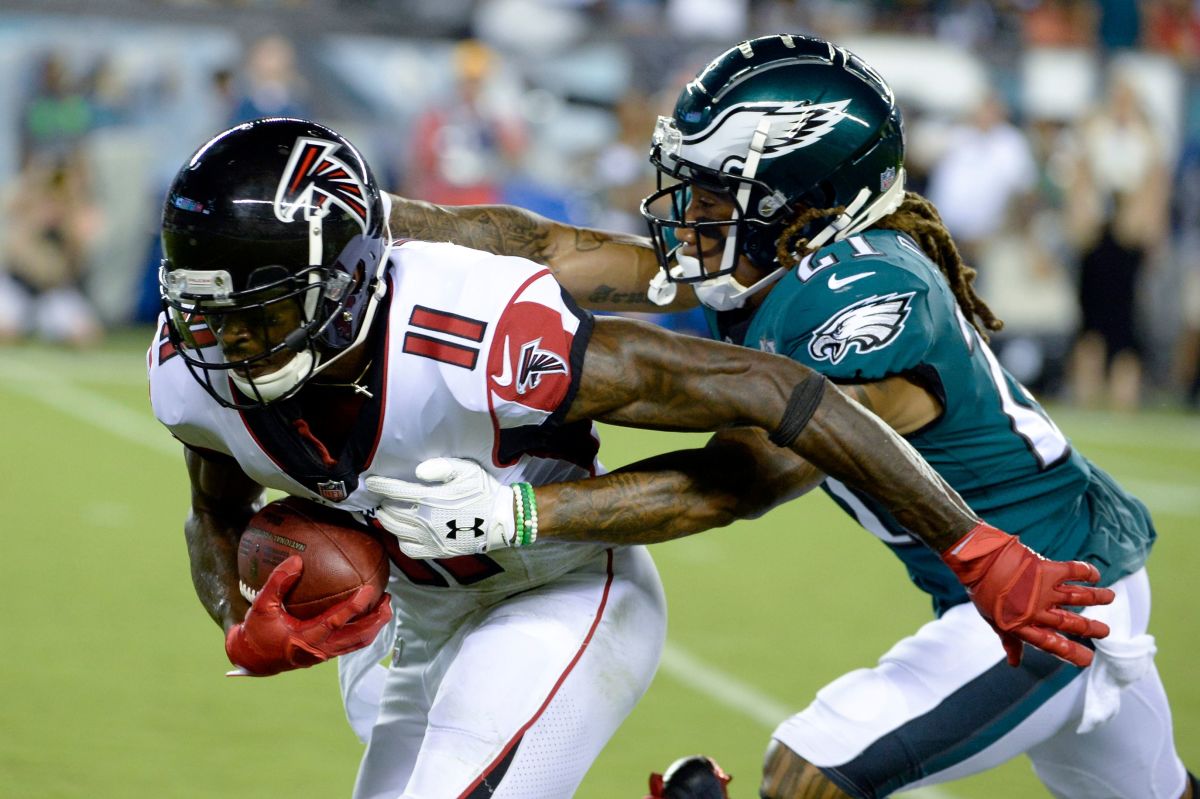Falcons' Julio Jones (11) carries the ball against Eagles' Ronald Darby (21) Thursday, Sept. 6, 2018 in Philadelphia, Pa. Eagles won 18-12.