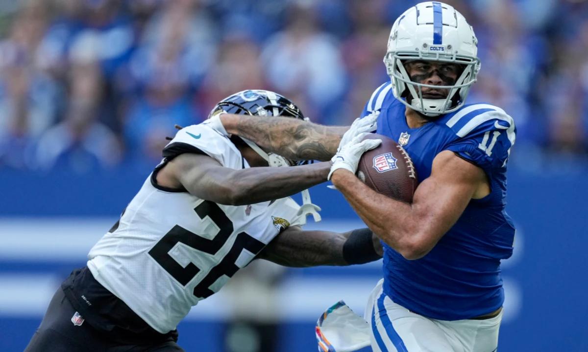 Shaq Griffin making a tackle against the Indianapolis Colts.