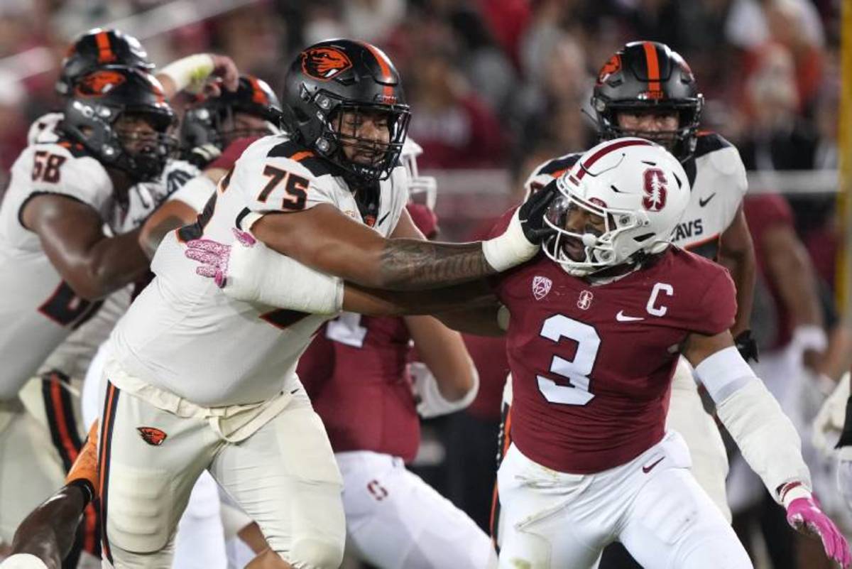 Oregon State offensive tackle Taliese Fuaga