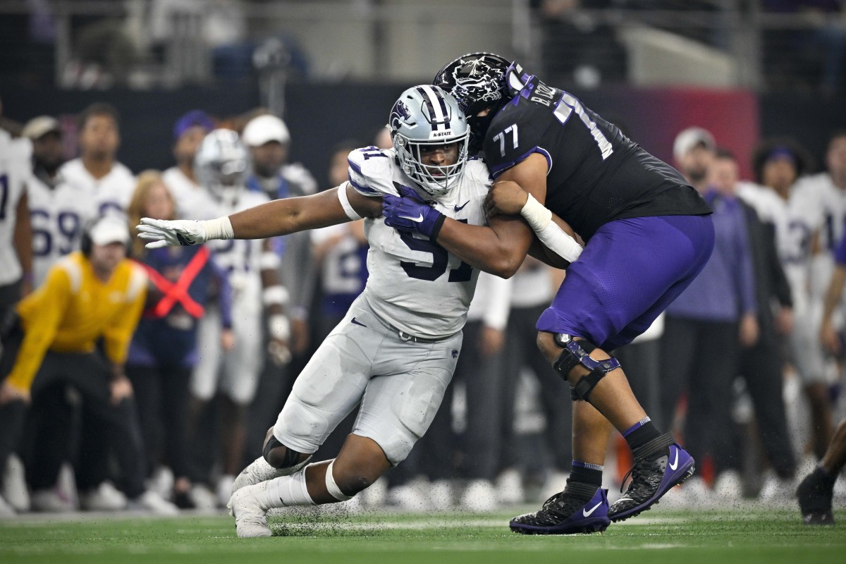 Dec 3, 2022; Arlington, TX, USA; Kansas State Wildcats defensive end Felix Anudike-Uzomah (91) and TCU Horned Frogs offensive tackle Brandon Coleman (77) in action during the game between the TCU Horned Frogs and the Kansas State Wildcats at AT&T Stadium. 