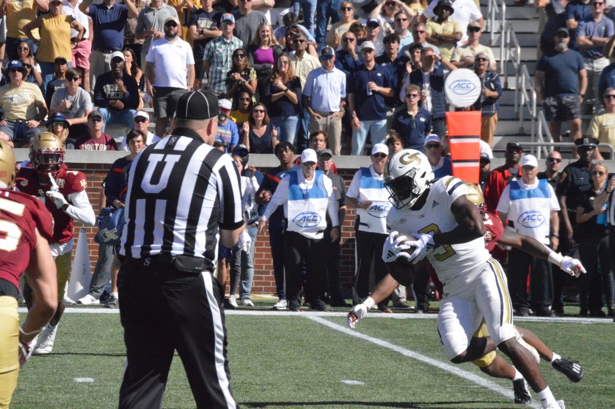 Georgia Tech wide receiver catches a pass vs Boston College