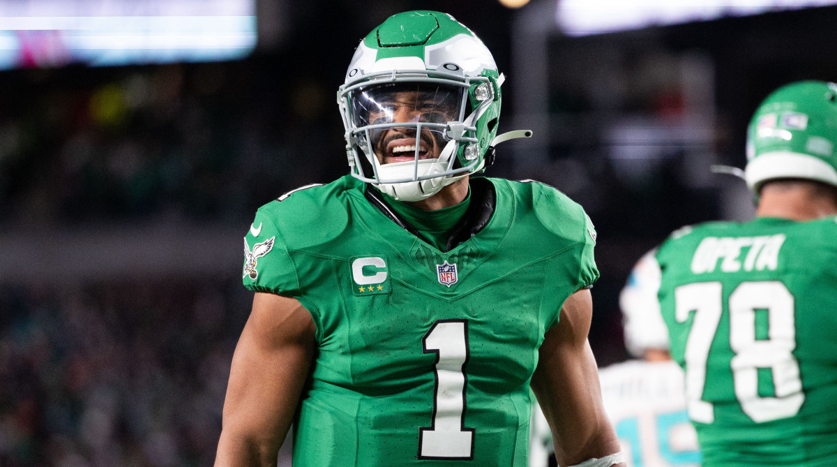 Eagles QB Jalen Hurts smiles