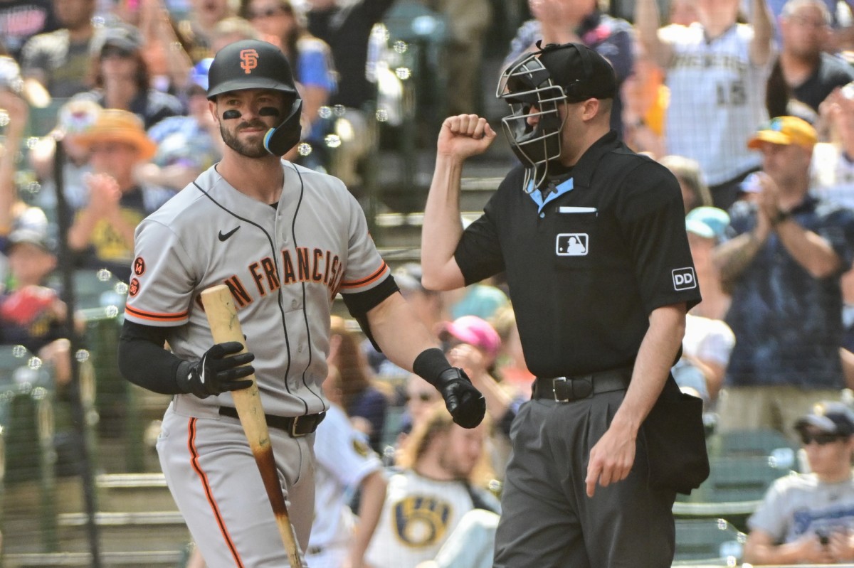SF Giants outfielder Mitch Haniger (17) reacts after striking out against the Milwaukee Brewers (2023)