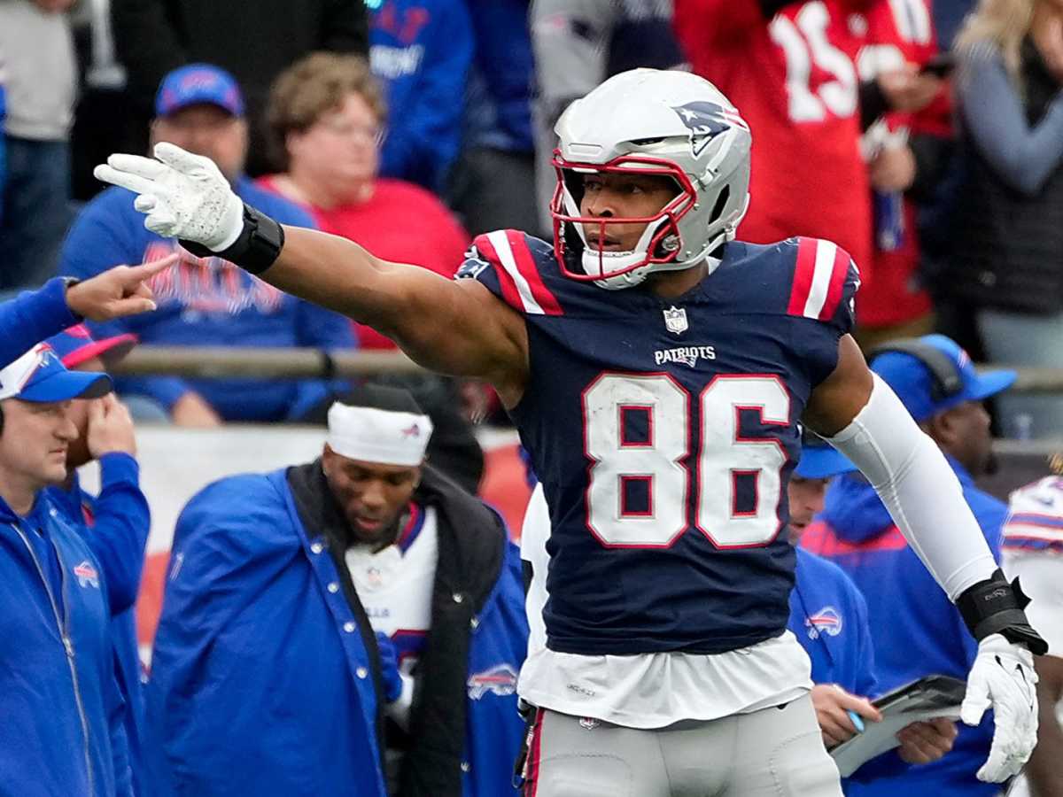 New England Patriots tight end Pharaoh Brown points to the Patriot goal line after a big 4th quarter reception and run for New Engand.