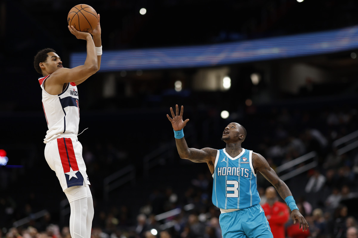 Jordan Poole (13) shoots the ball over Charlotte Hornets guard Terry Rozier
