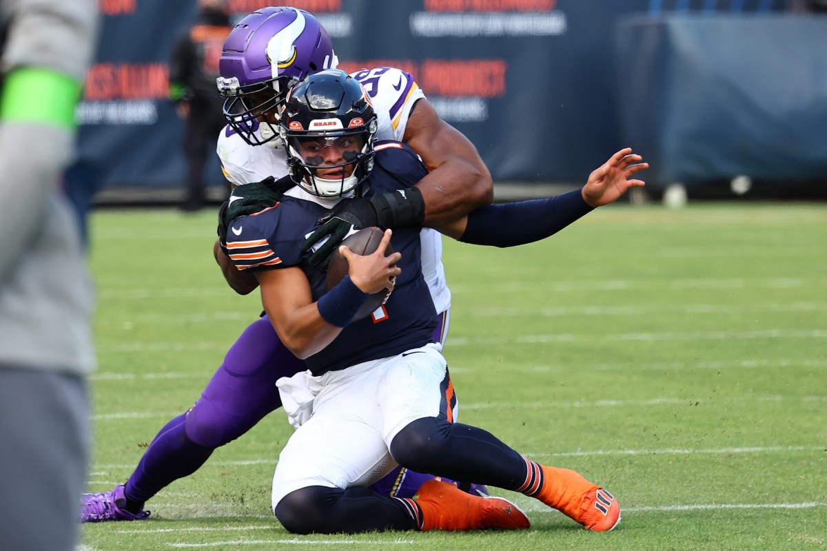 Vikings linebacker Danielle Hunter leads the NFL with nine sacks.