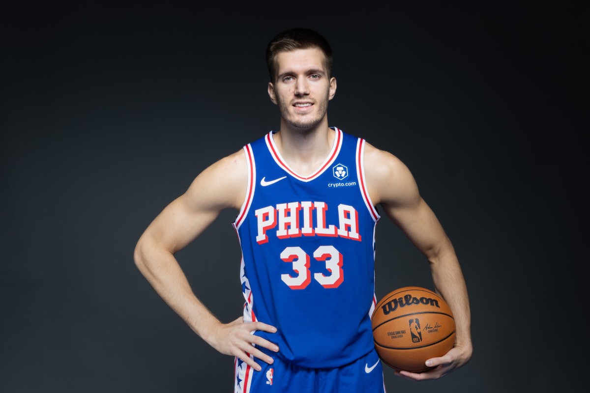 Filip Petrusev wearing his Sixers jersey at 2023 NBA media day.