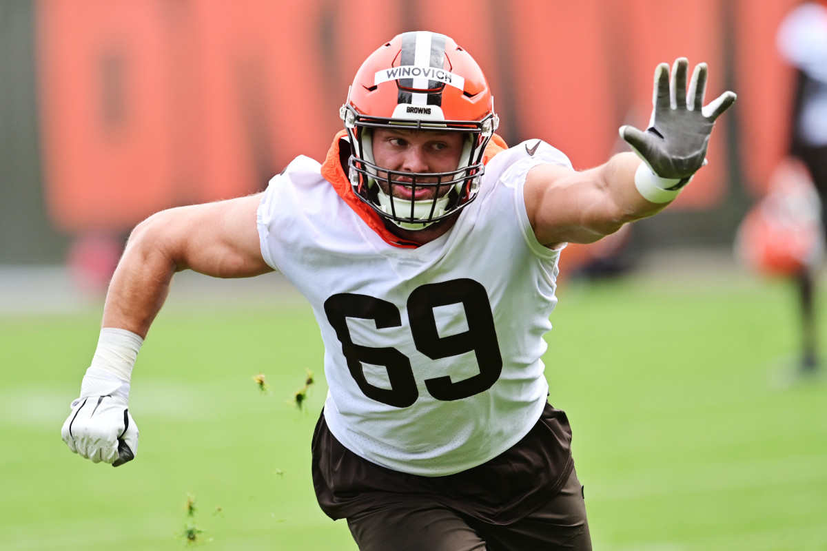 May 25, 2022; Berea, OH, USA; Cleveland Browns linebacker Chase Winovich (69) runs a drill during organized team activities at CrossCountry Mortgage Campus.