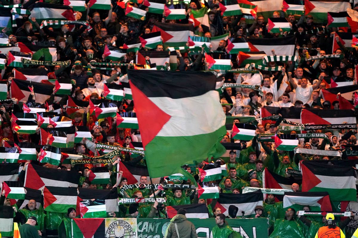 La Green Brigade del Celtic desplegó banderas palestinas durante su duelo ante Atlético de Madrid en la Champions League