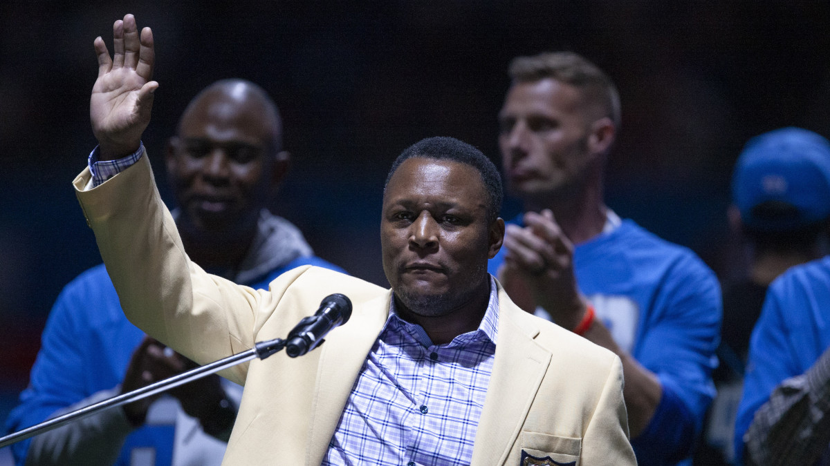 Barry Sanders waves to the crowd during a pride of the Lions ceremony at halftime in the game between the Detroit Lions and the Philadelphia Eagles at Ford Field.