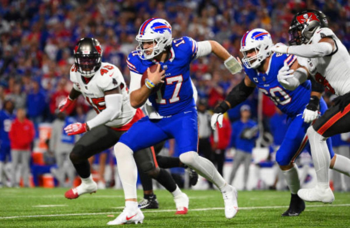 Allen breaks off a run against the Tampa Bay Buccaneers.