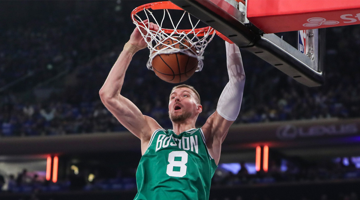 Celtics’ Kristaps Porzingis dunks vs. Knicks.