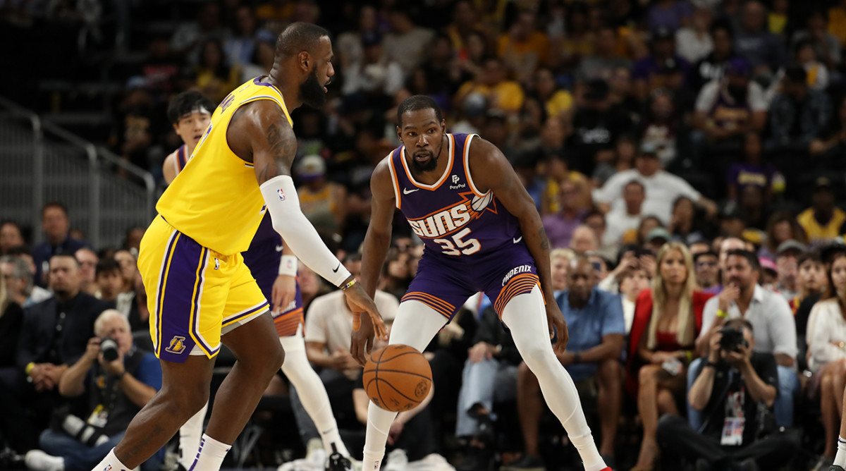 Suns forward Kevin Durant (35) defends Lakers forward LeBron James (23) during the first quarter at Acrisure Arena.