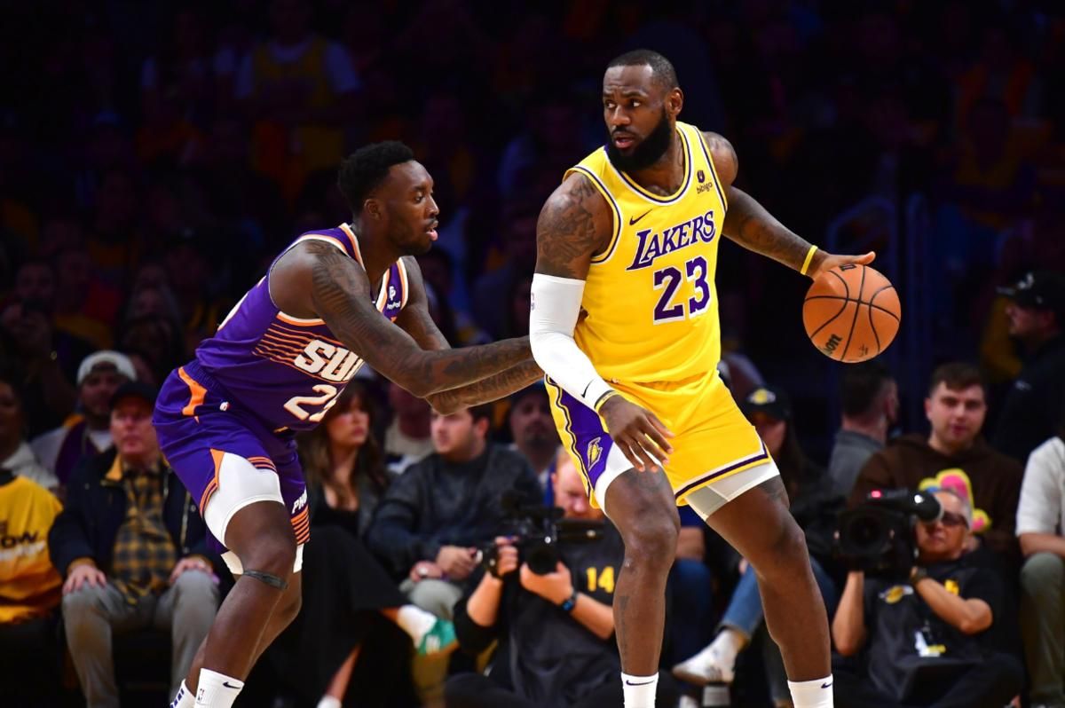 Los Angeles Lakers forward LeBron James (23) moves the ball against Phoenix Suns forward Nassir Little (25) during the first half at Crypto.com Arena.