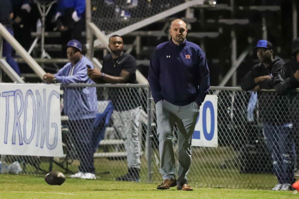 Auburn linebackers coach Josh Aldridge