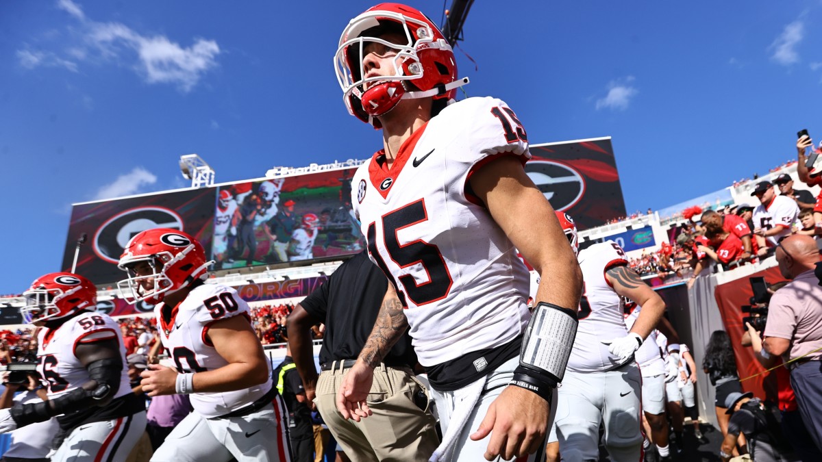 Without star tight end Brock Bowers, Georgia quarterback Carson Beck threw for 315 yards and two touchdowns in a 43–20 win over Florida.