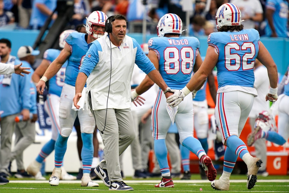 Tennessee Titans head coach Mike Vrabel celebrates after the team scored a touchdown against the Atlanta Falcons during the third quarter at Nissan Stadium.