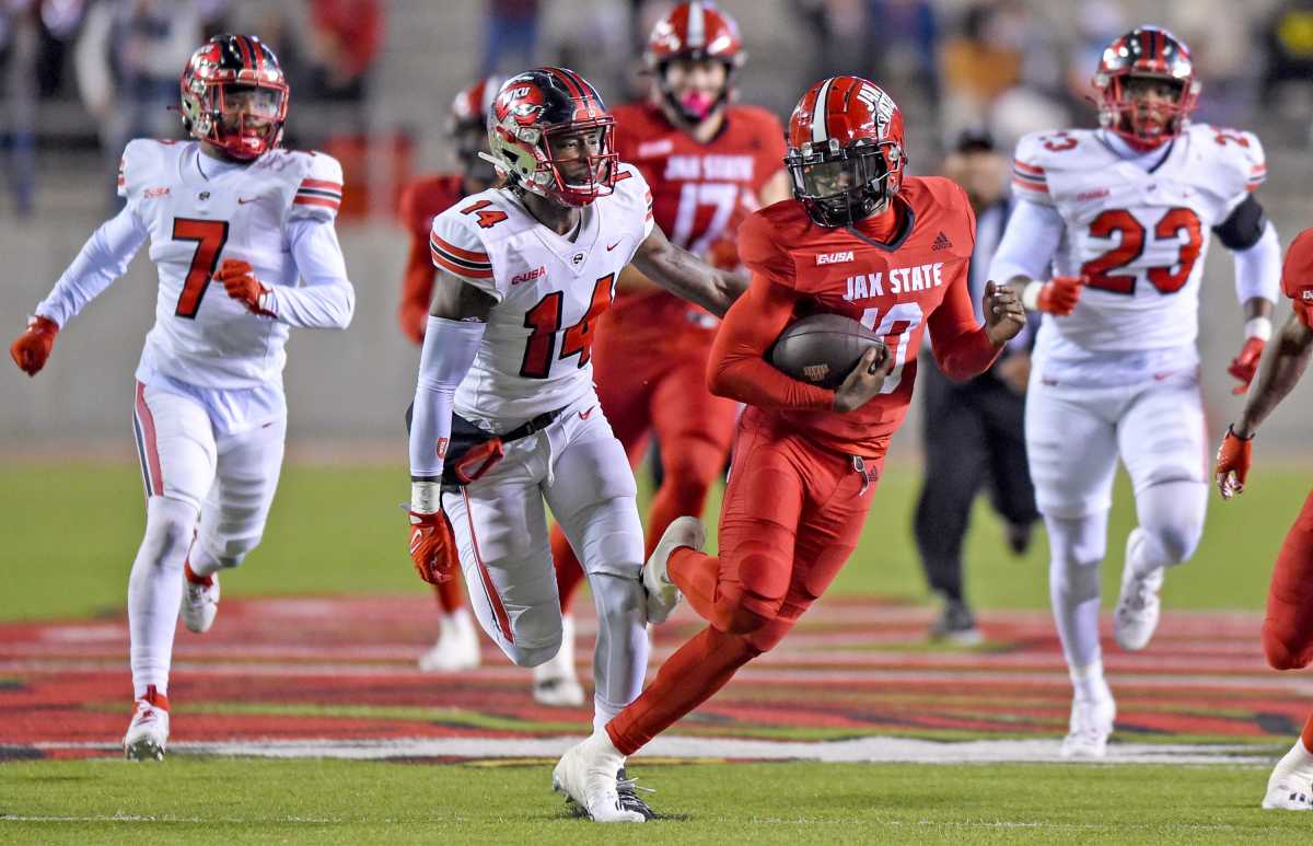 South Carolina Football Facing Tough Task In Offense From Jacksonville