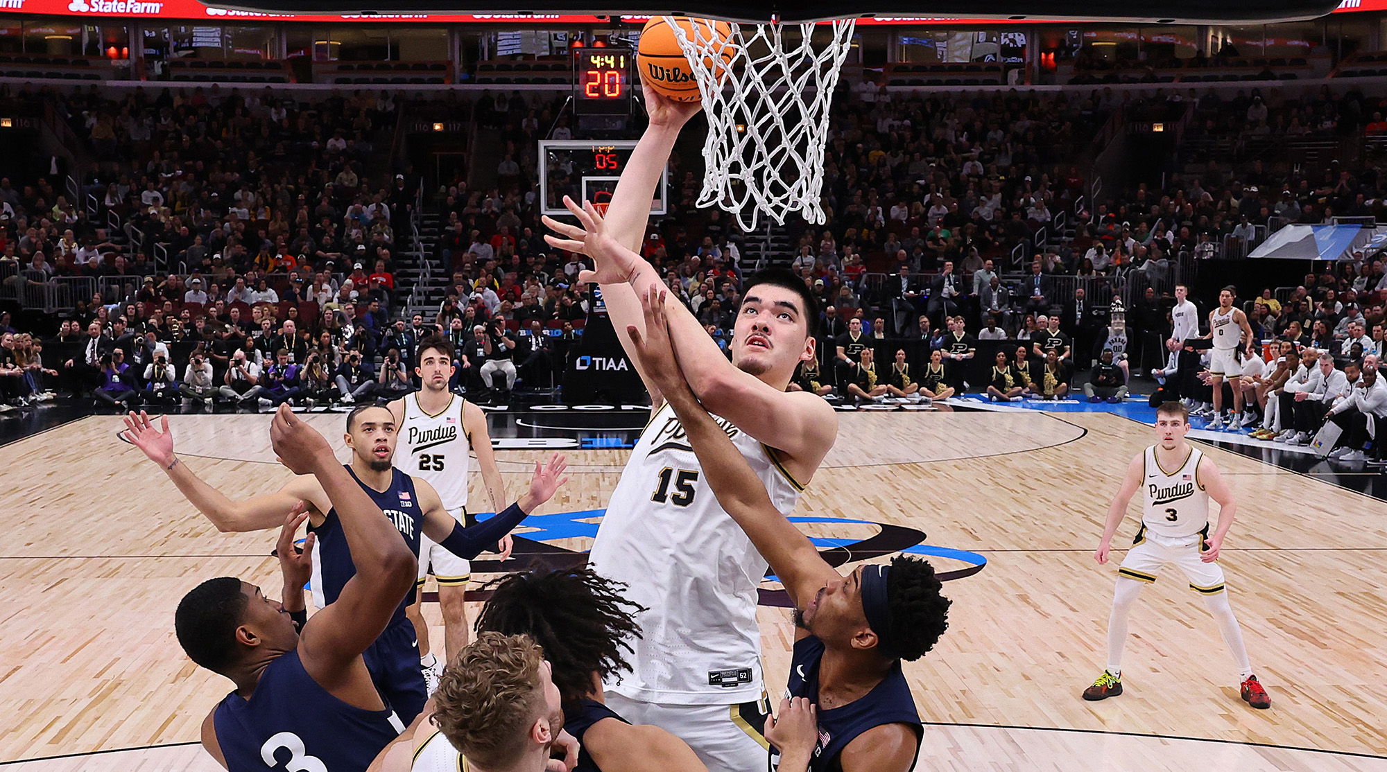 Zach Edey playing in the NCAA tournament.