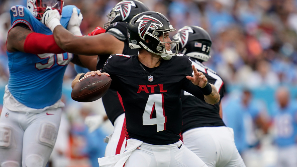 Atlanta Falcons quarterback Taylor Heinicke (4) looks for a receiver against the Tennessee Titans during the third quarter at Nissan Stadium in Nashville, Tenn., Sunday, Oct. 29, 2023.  