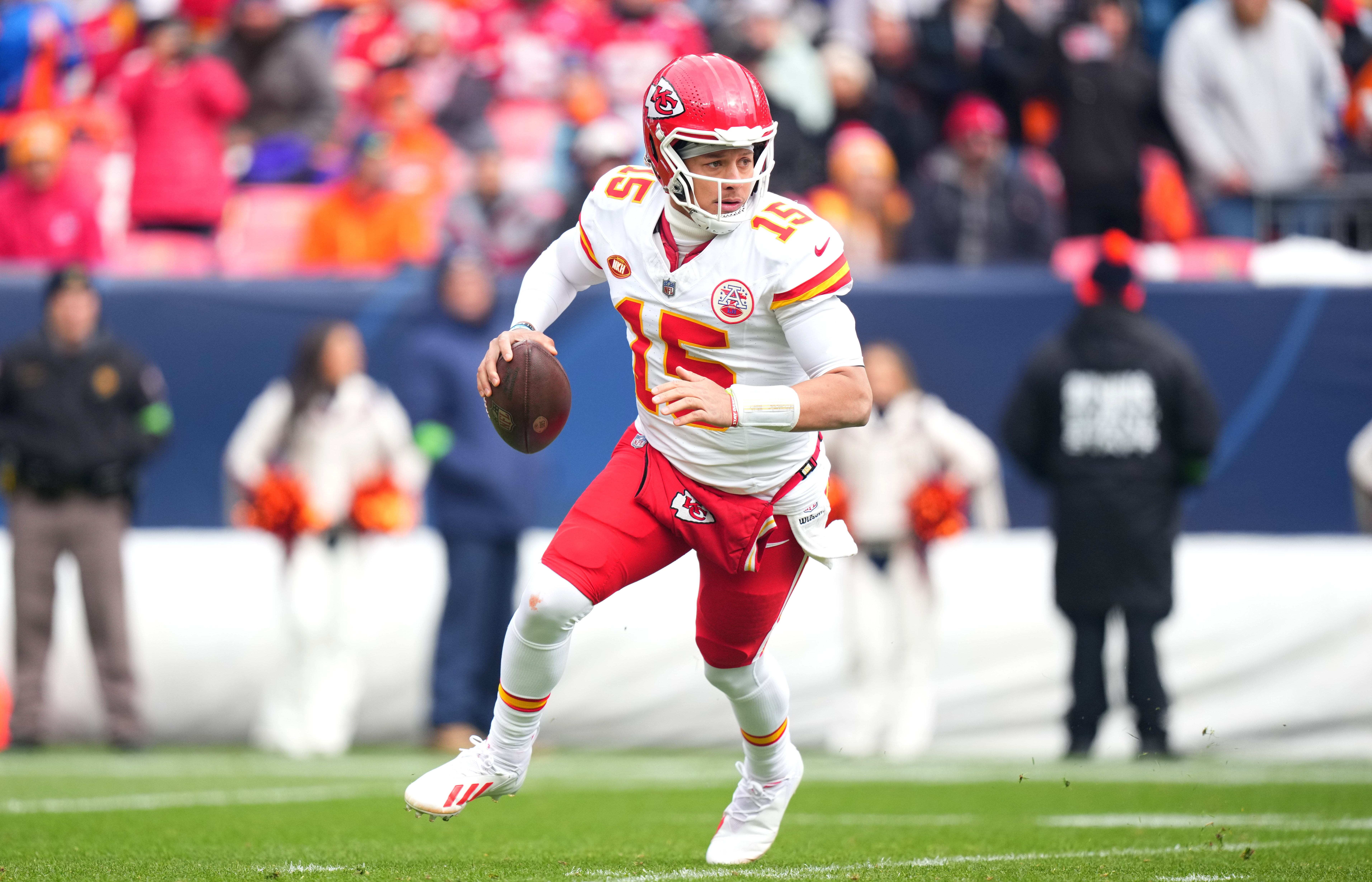 Patrick Mahomes runs with the ball in one hand