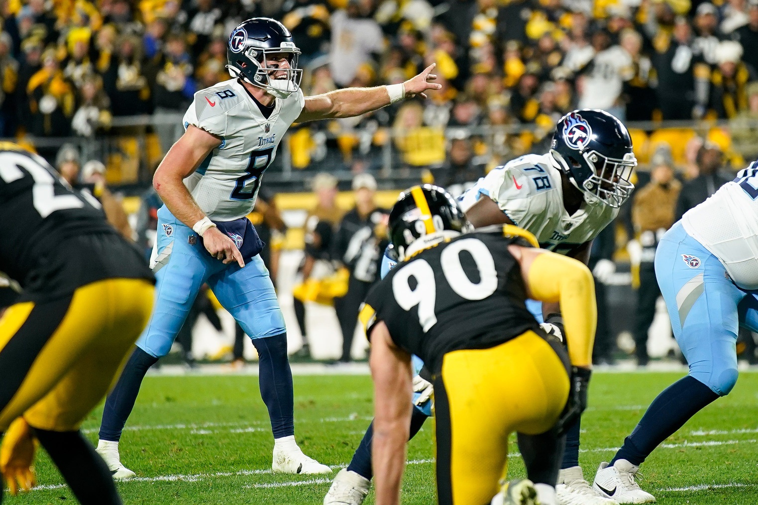 Tennessee Titans quarterback Will Levis (8) calls a play against the Pittsburgh Steelers. 