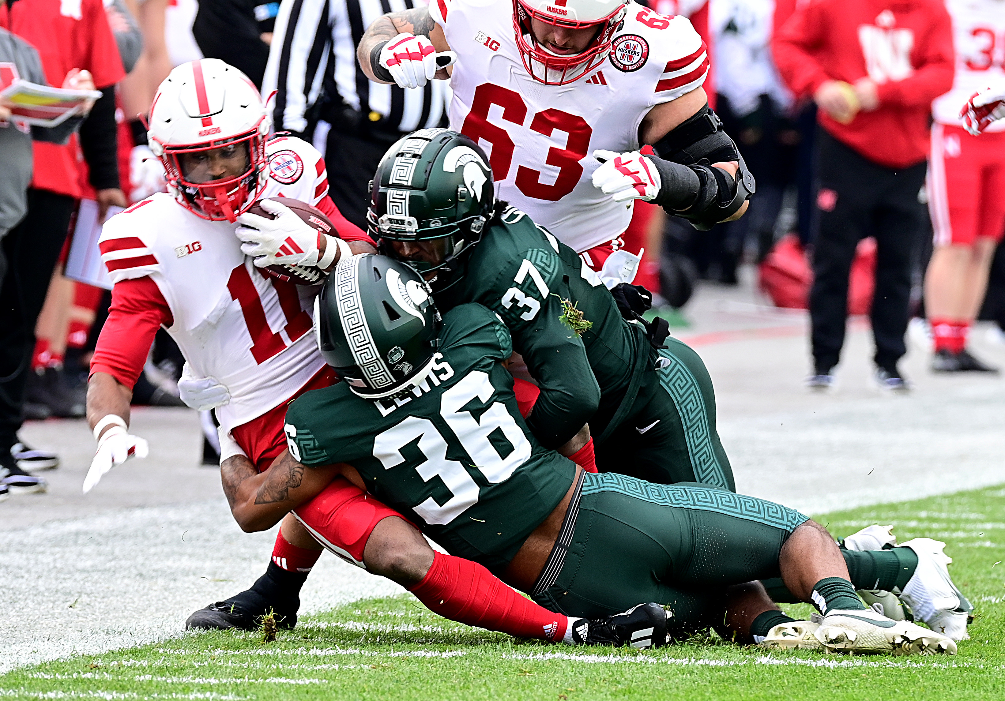 NU vs. MSU 2023 - Brandon Lewis and Khary Crump tackle Joshua Fleeks