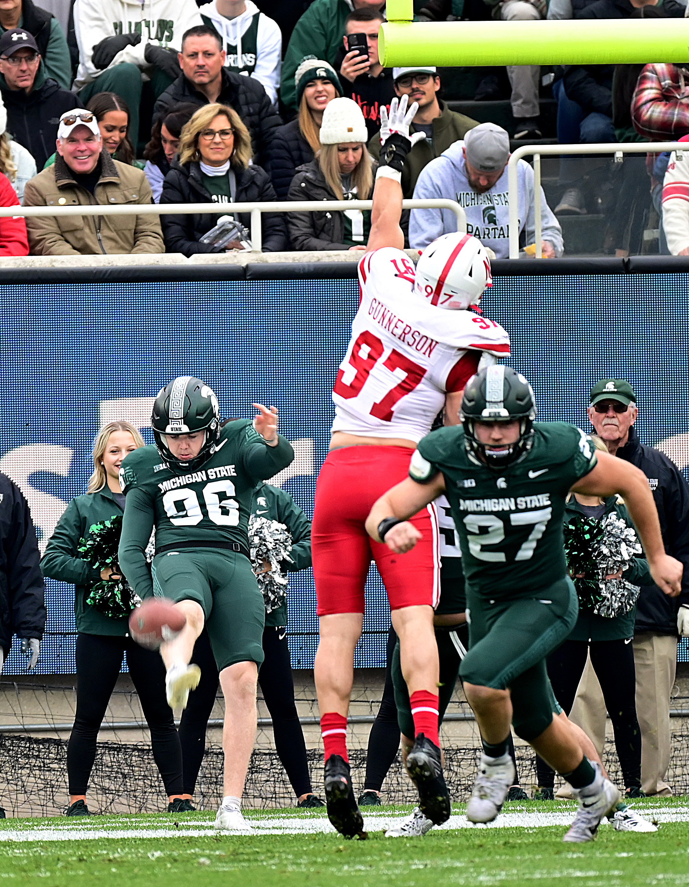 NU vs. MSU 2023 - Ryan Eckley punts as Blaise Gunnerson pressures