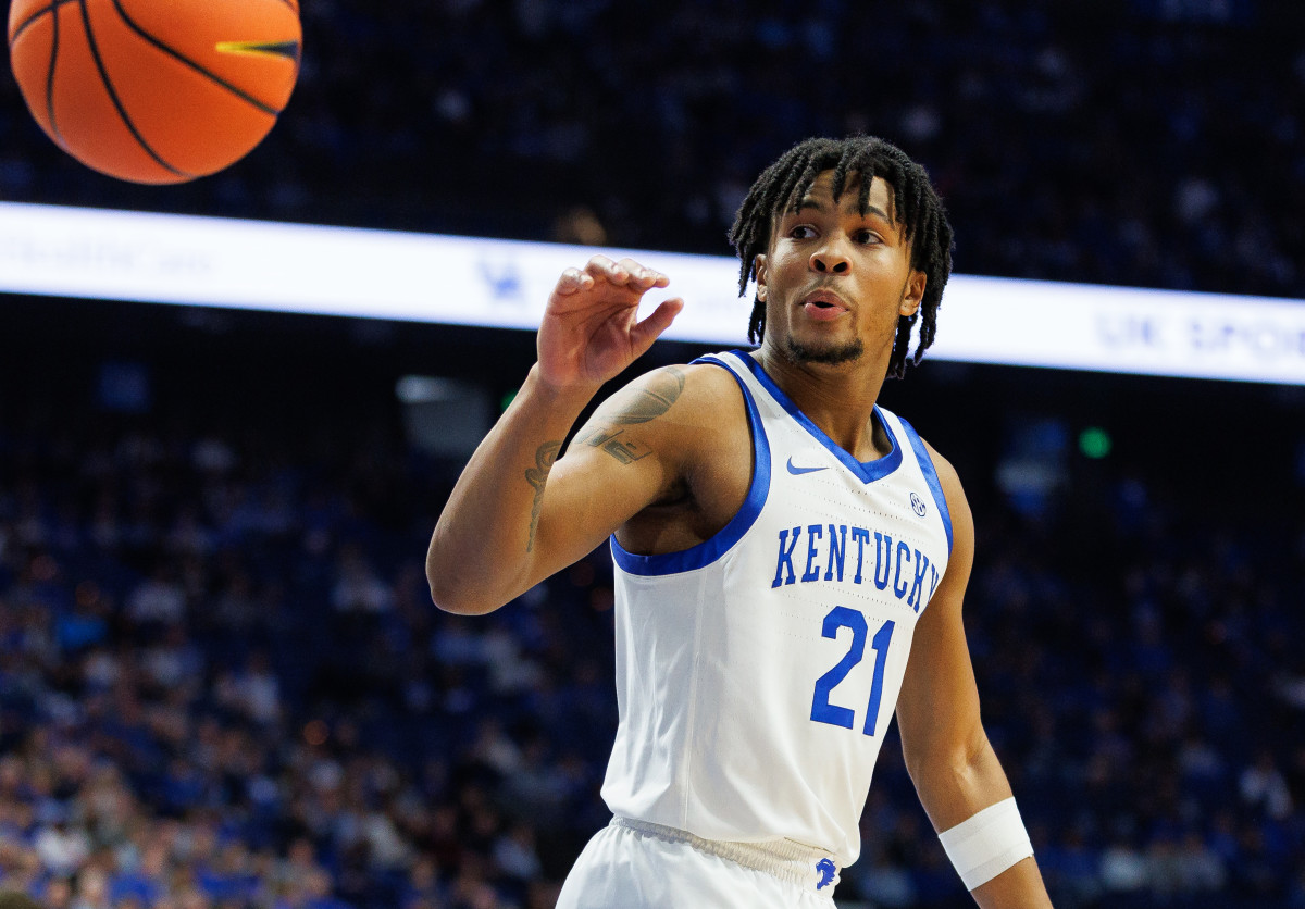 Nov 6, 2023; Lexington, Kentucky, USA; Kentucky Wildcats guard D.J. Wagner (21) grabs the inbound pass during the first half against the New Mexico State Aggies at Rupp Arena at Central Bank Center. Mandatory Credit: Jordan Prather-USA TODAY Sports