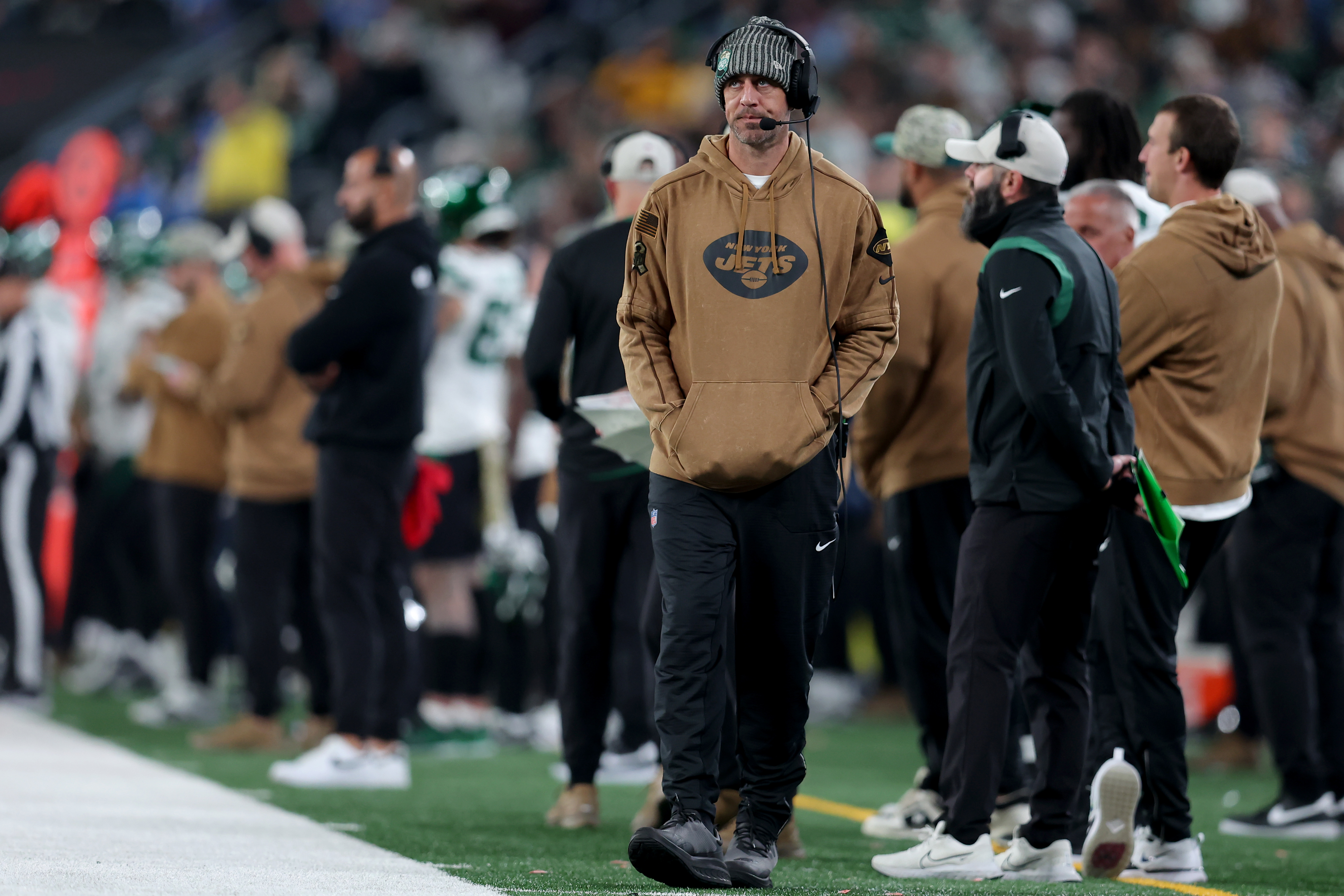 New York Jets injured quarterback Aaron Rodgers reacts during the fourth quarter against the Los Angeles Chargers at MetLife Stadium.