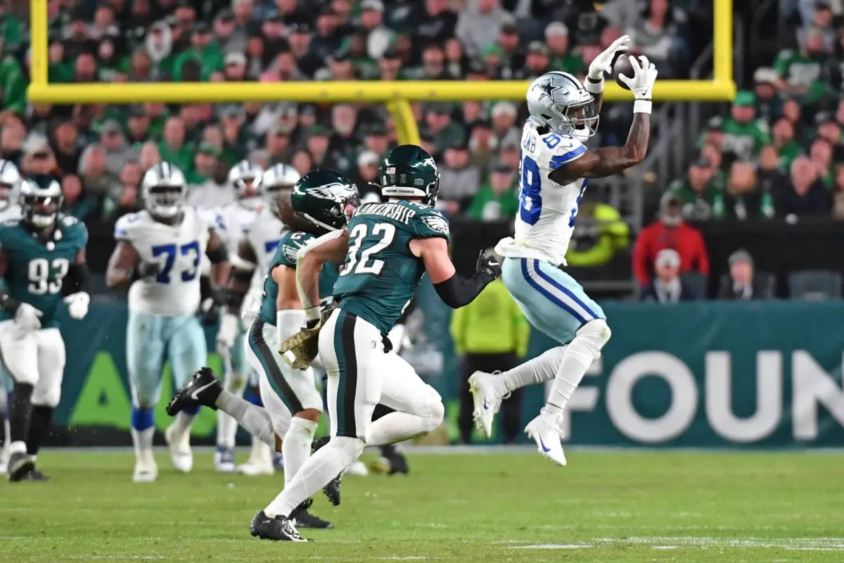 Receiver CeeDee Lamb makes a catch against the Philadelphia Eagles in Week 9. 