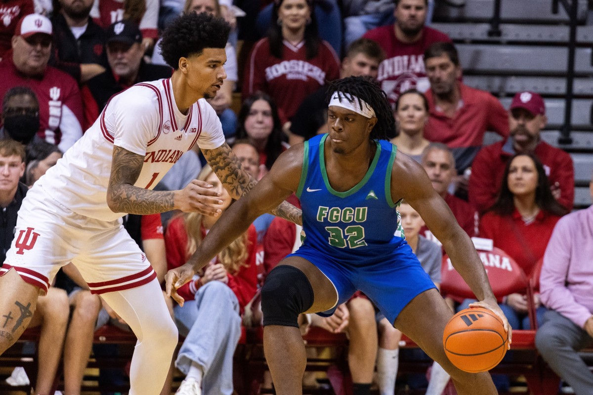 Florida Gulf Coast Eagles forward Keeshawn Kellman (32) dribbles against Indiana Hoosiers center Kel'el Ware (1) in the first half at Simon Skjodt Assembly Hall.