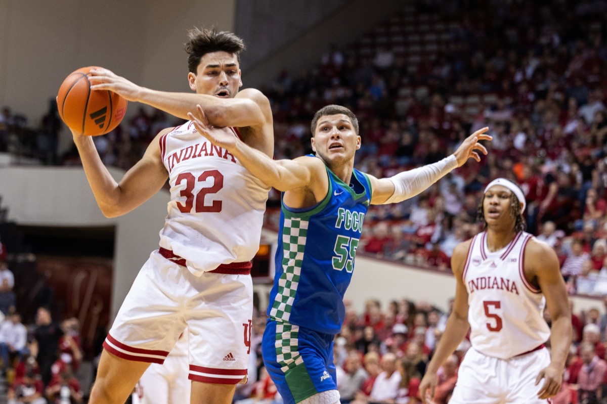 Indiana Hoosiers guard Trey Galloway (32) shoots against Florida Gulf Coast Eagles guard Chase Johnston (55). 