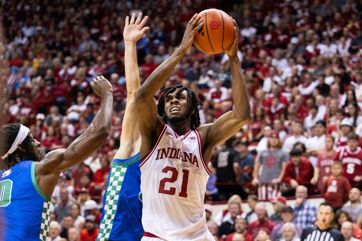 Indiana Hoosiers forward Mackenzie Mgbako (21) shoots against Florida Gulf Coast Eagles guard Chase Johnston (55) at Simon Skjodt Assembly Hall.