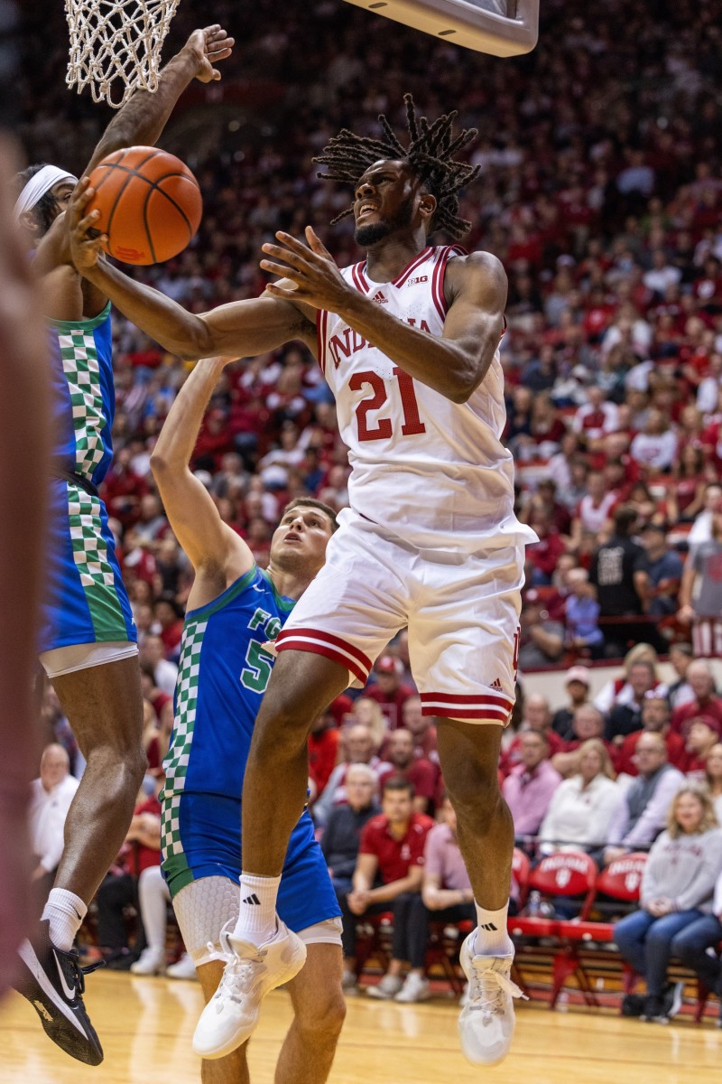 Indiana Hoosiers forward Mackenzie Mgbako (21) shoots against Florida Gulf Coast Eagles forward Keeshawn Kellman.