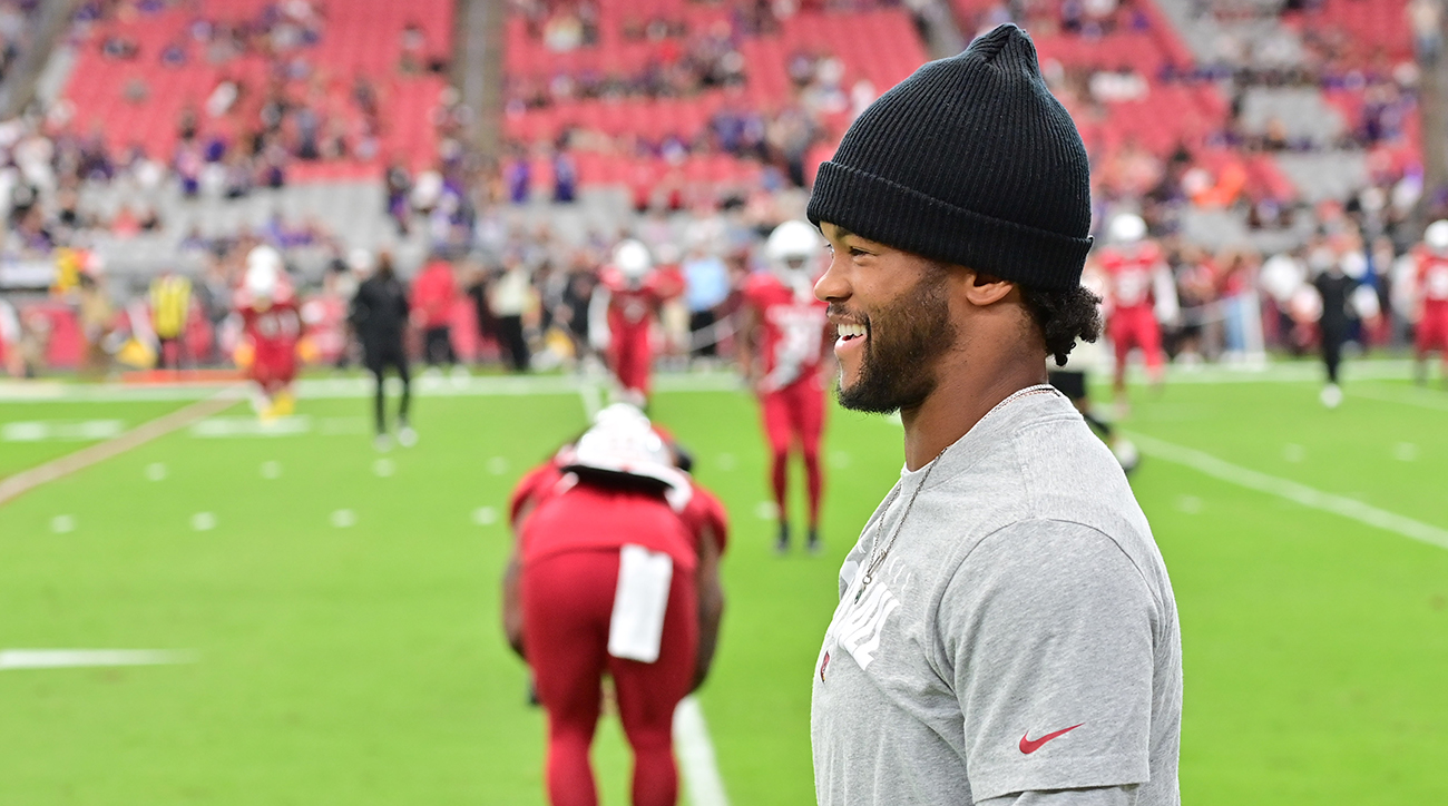 Cardinals quarterback Kyler Murray (1) looks on prior to the game Ravens at State Farm Stadium.