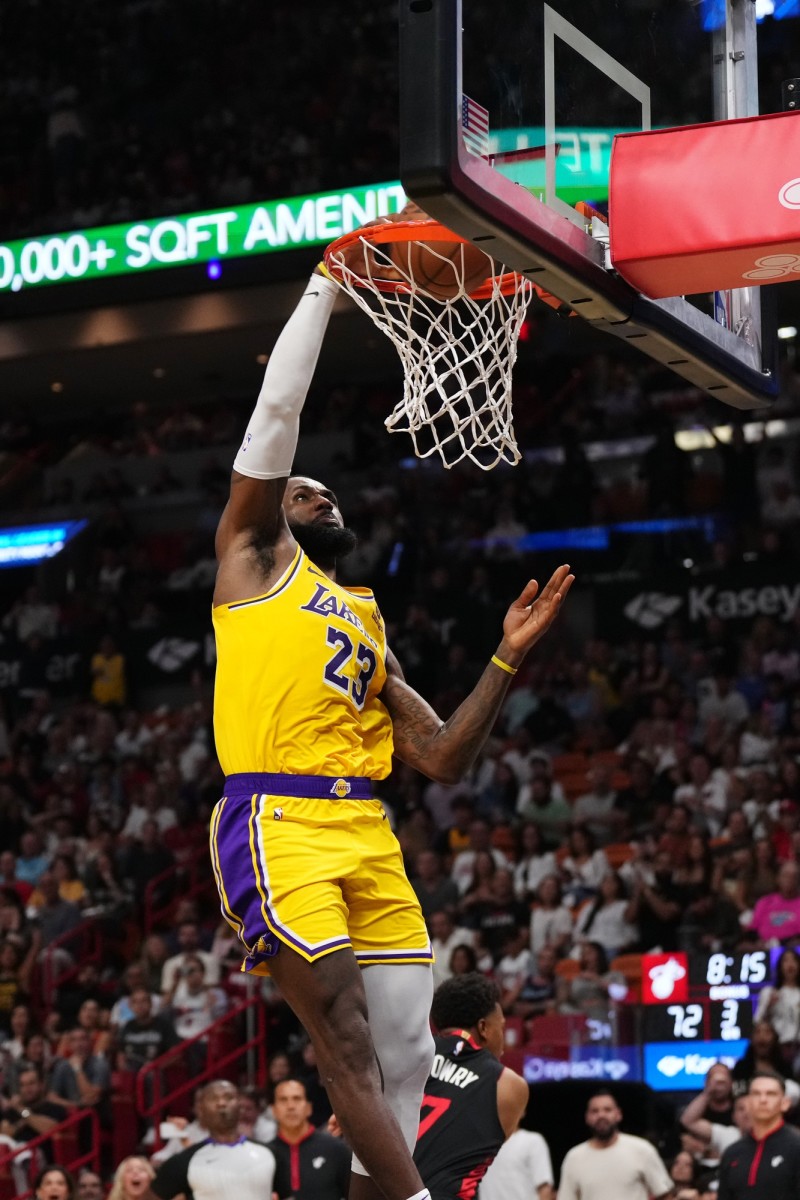 Los Angeles Lakers forward LeBron James dunks