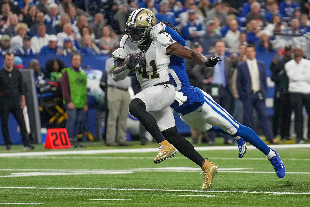 New Orleans Saints running back Alvin Kamara (41) runs for a touchdown against the Indianapolis Colts. © Jenna Watson/IndyStar / USA TODAY NETWORK