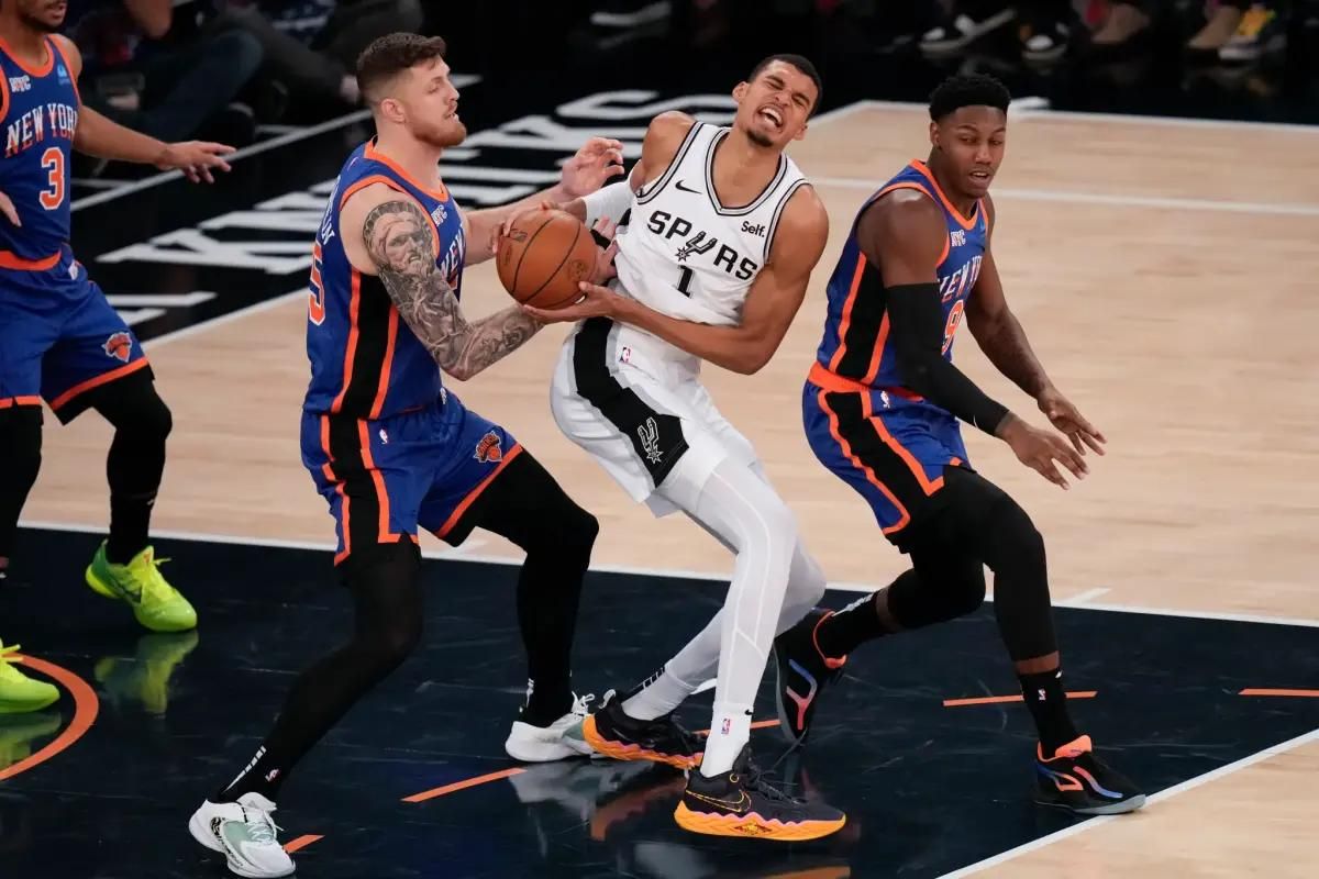 Wembanyama (1) is guarded by Isaiah Hartenstein in Wednesday's loss