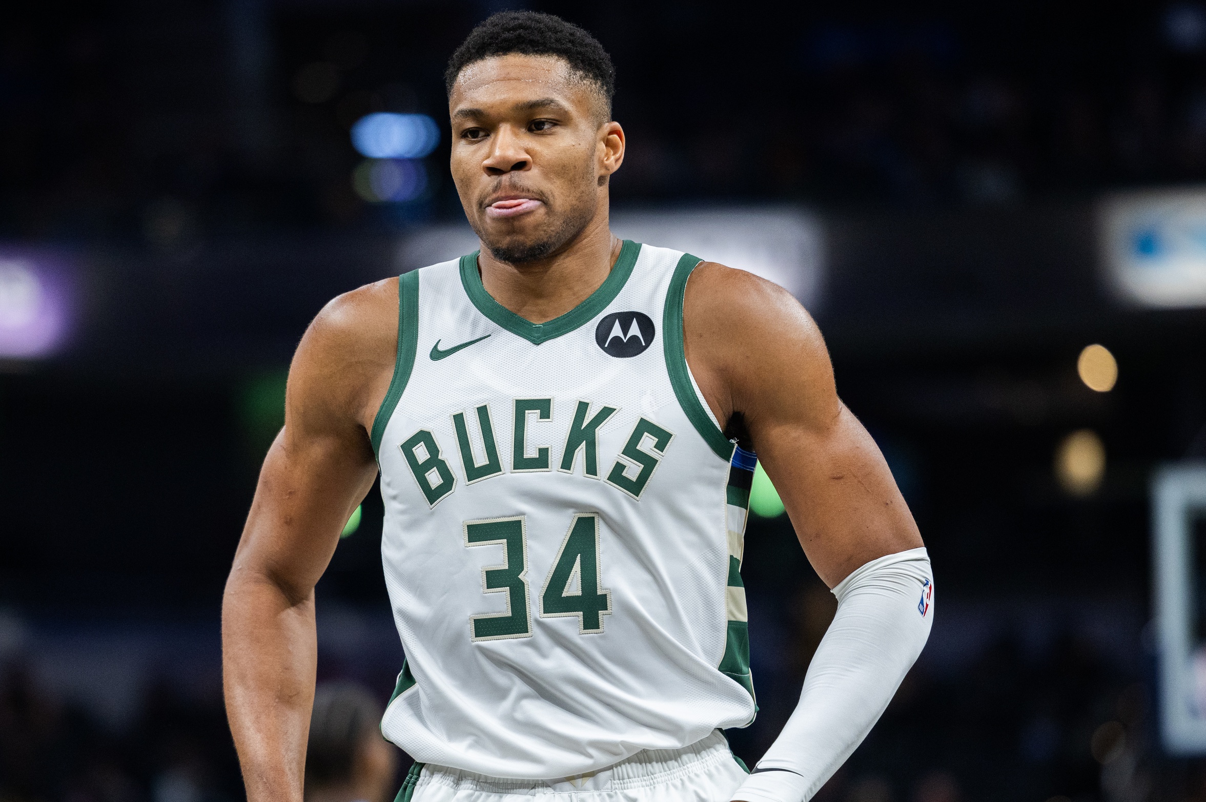 giannis-antetokounmpo-made-nba-history-in-bucks-pacers-game-fastbreak