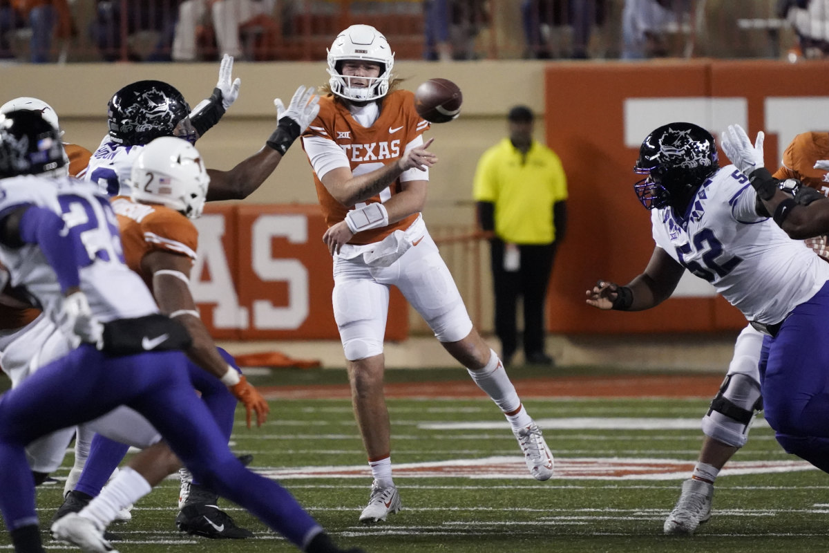 Texas Longhorns quarterback Quinn Ewers (3) throws a pass during the second half against the Texas Christian Horned Frogs at Darrell K Royal-Texas Memorial Stadium.