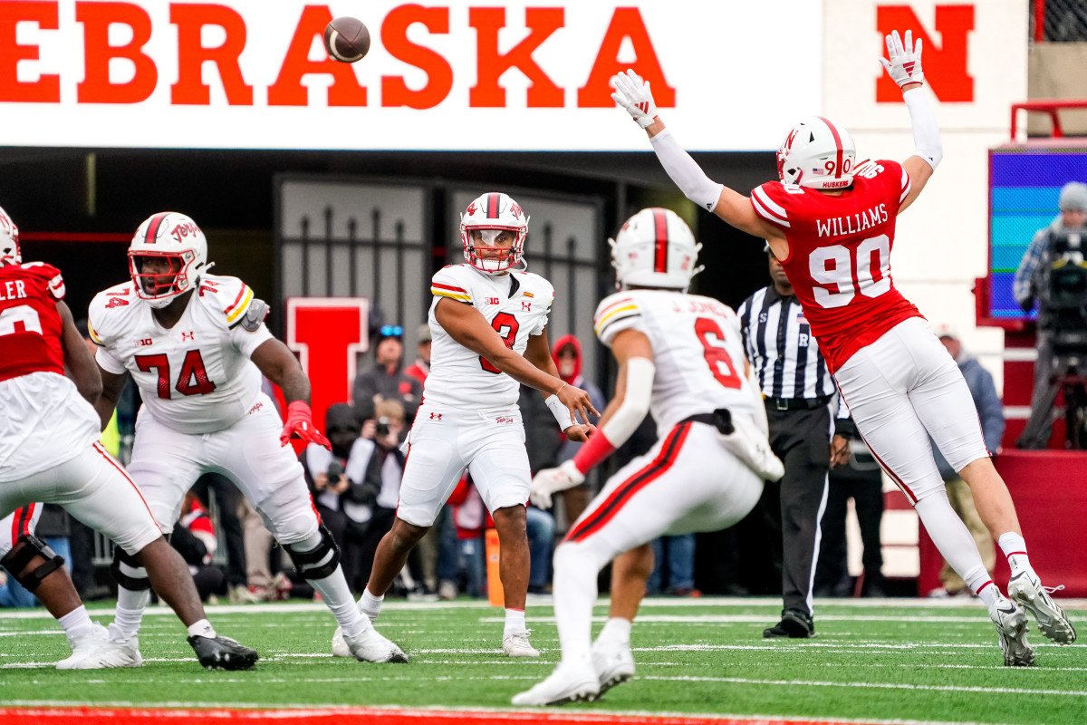 Taulia Tagovailoa 3Q pass 2023 Nebraska vs Maryland football USATSI_21874372