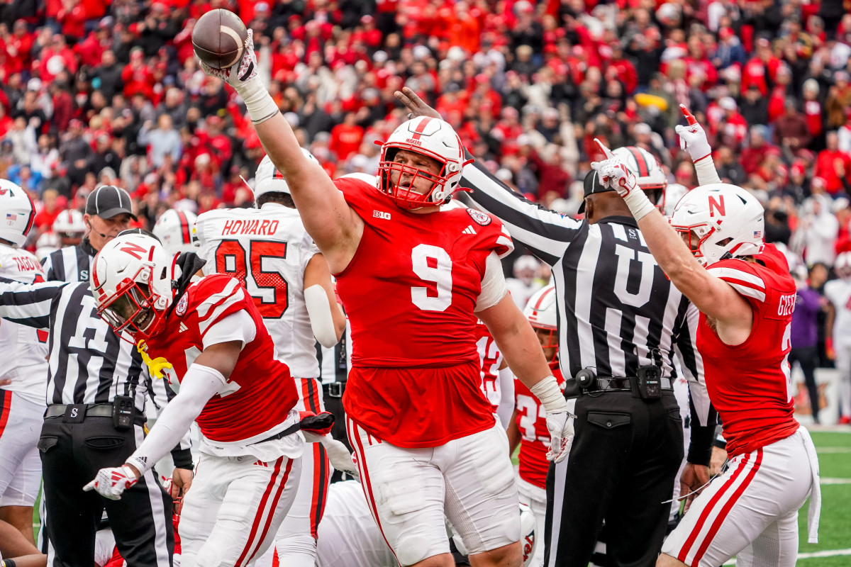 Ty Robinson fumble recovery 4Q 2023 Nebraska vs Maryland football USATSI_21873825